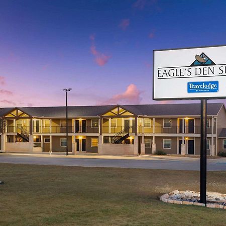 Eagle'S Den Suites Cotulla A Travelodge By Wyndham Exterior photo